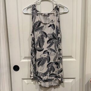 Old Navy Monochrome Leaf Print Tank Top